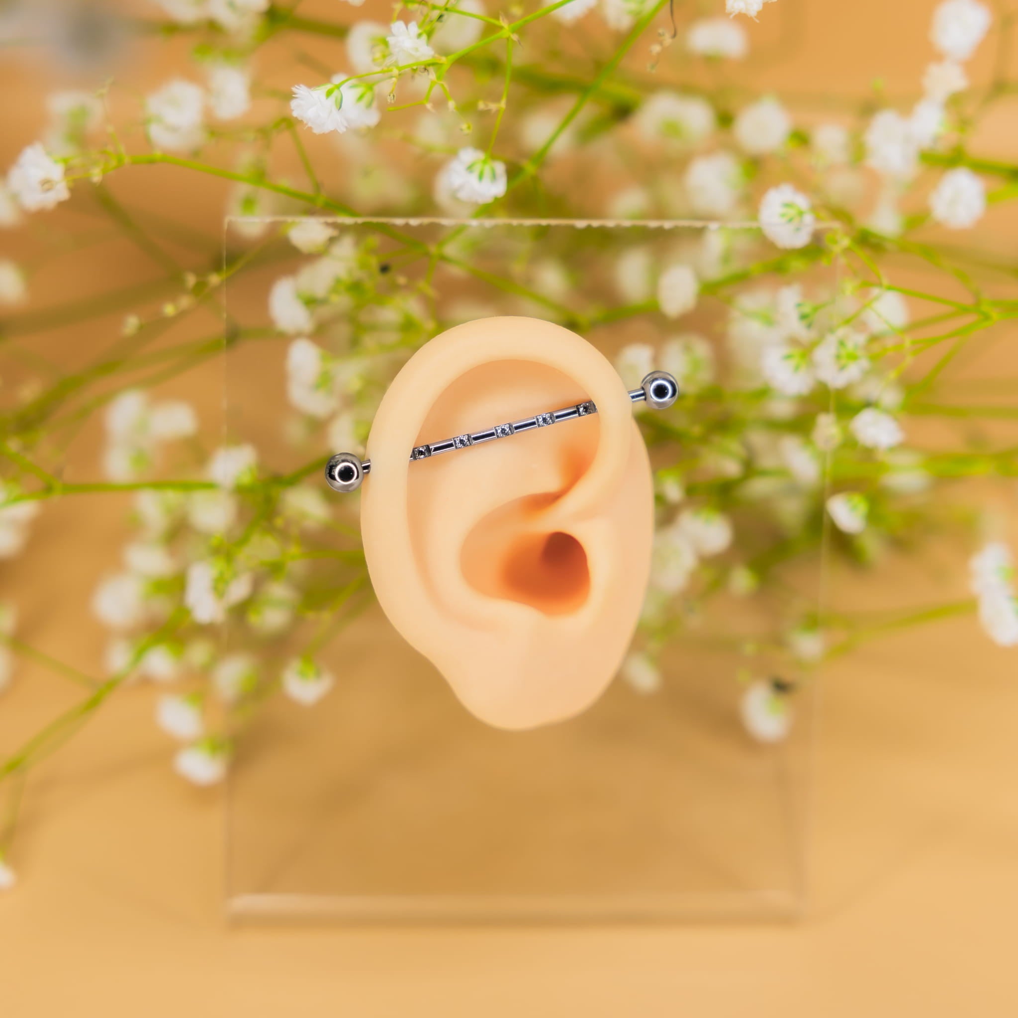 Tytanowa srebrna sztanga z cyrkoniami i dwiema kulkami