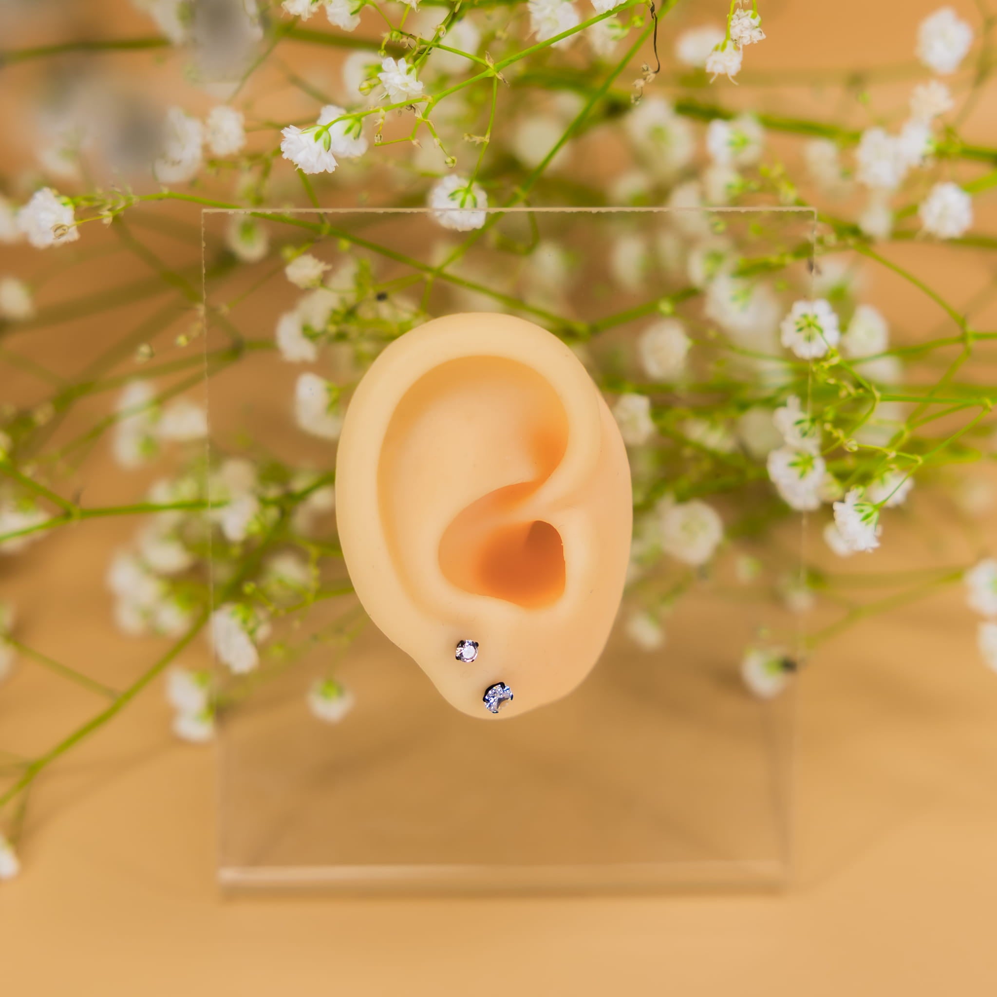 Tytanowy, czarny Labret z Cyrkonią.