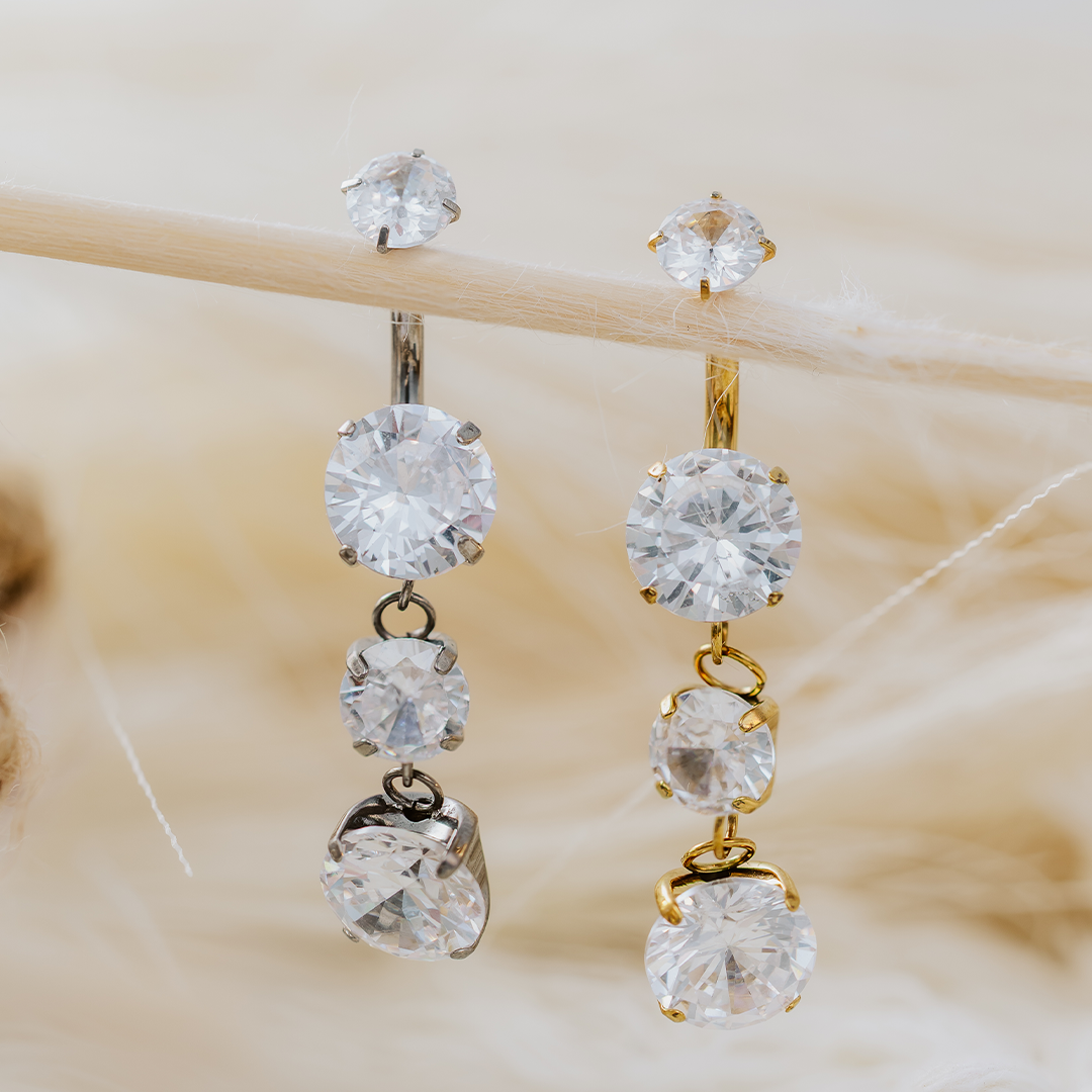 Tytanowy kolczyk do pępka z kryształkami