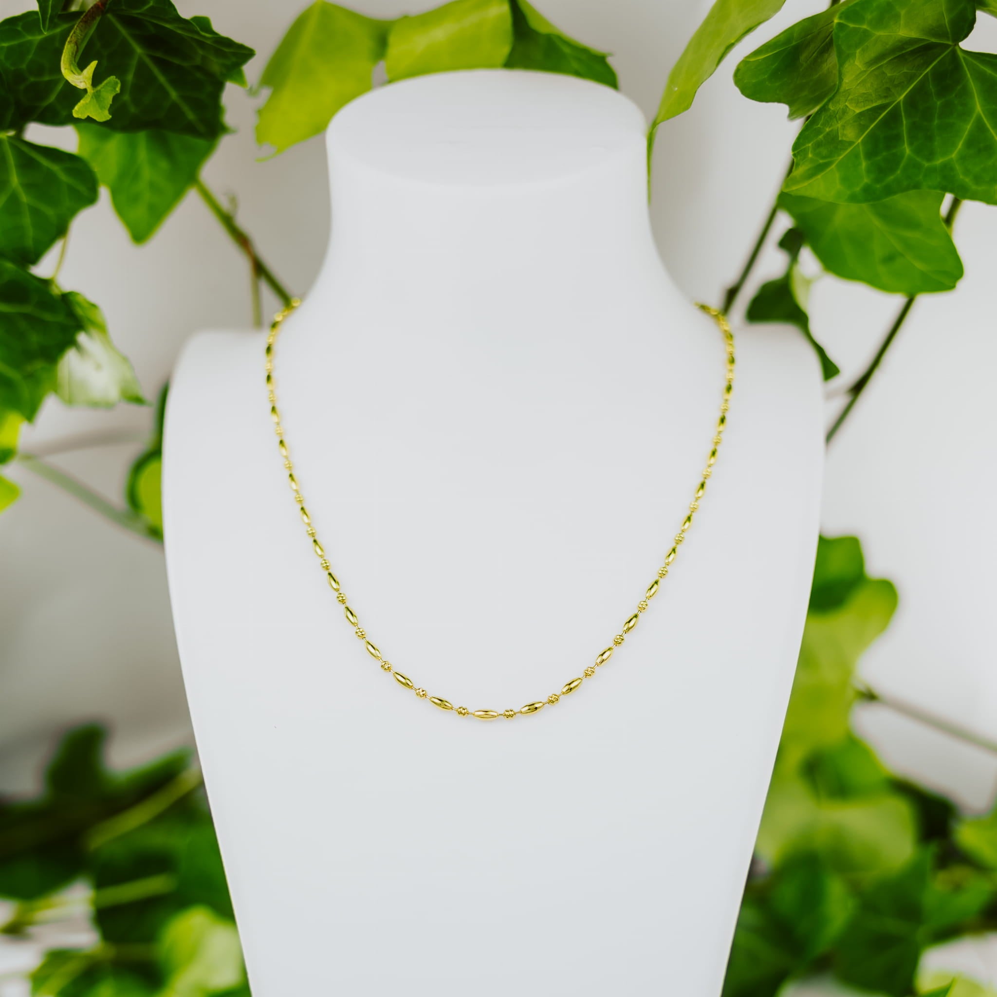 Naszyjnik złoty minimalistyczny subtelna forma luksusu