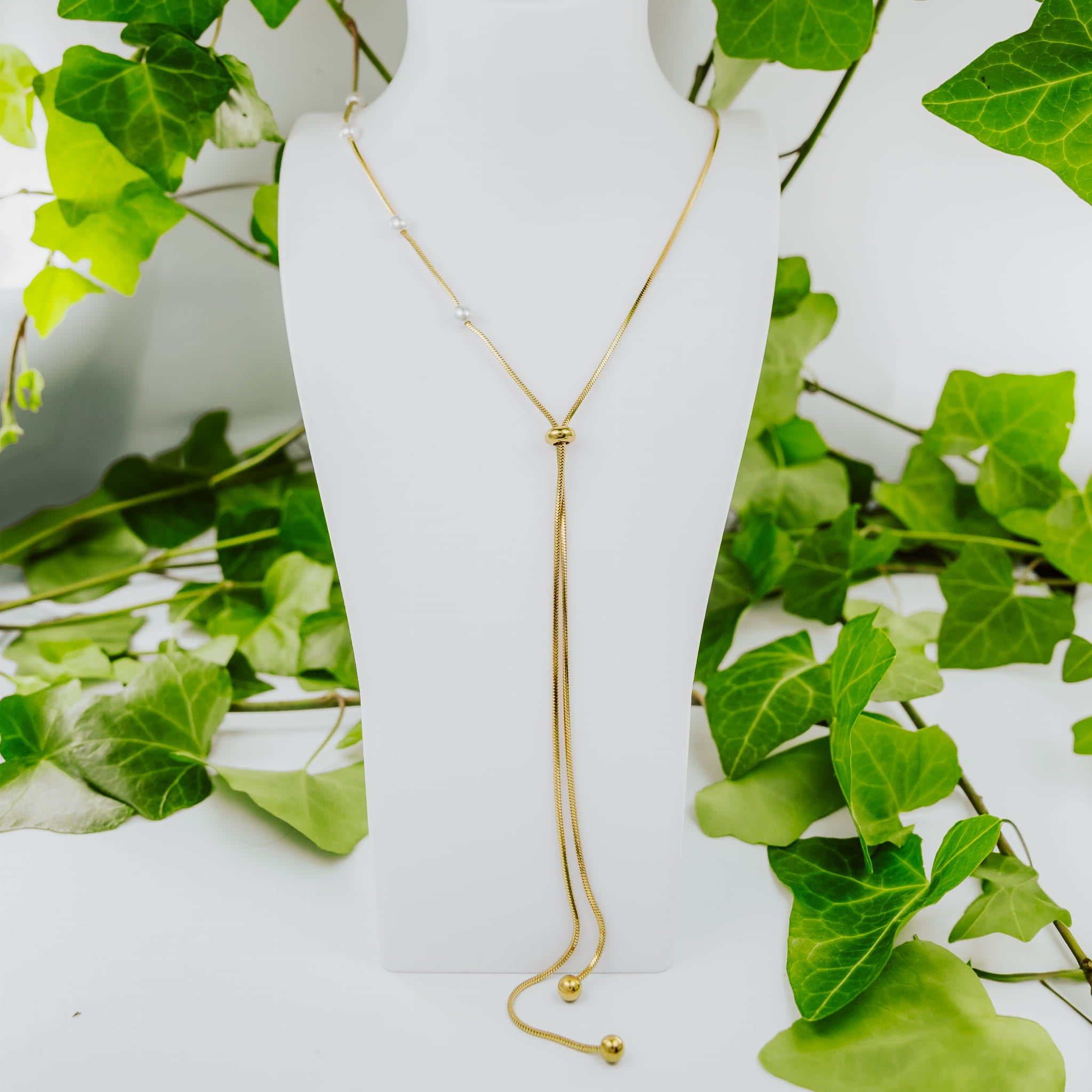 Naszyjnik zwisający klasyczna eleganacja