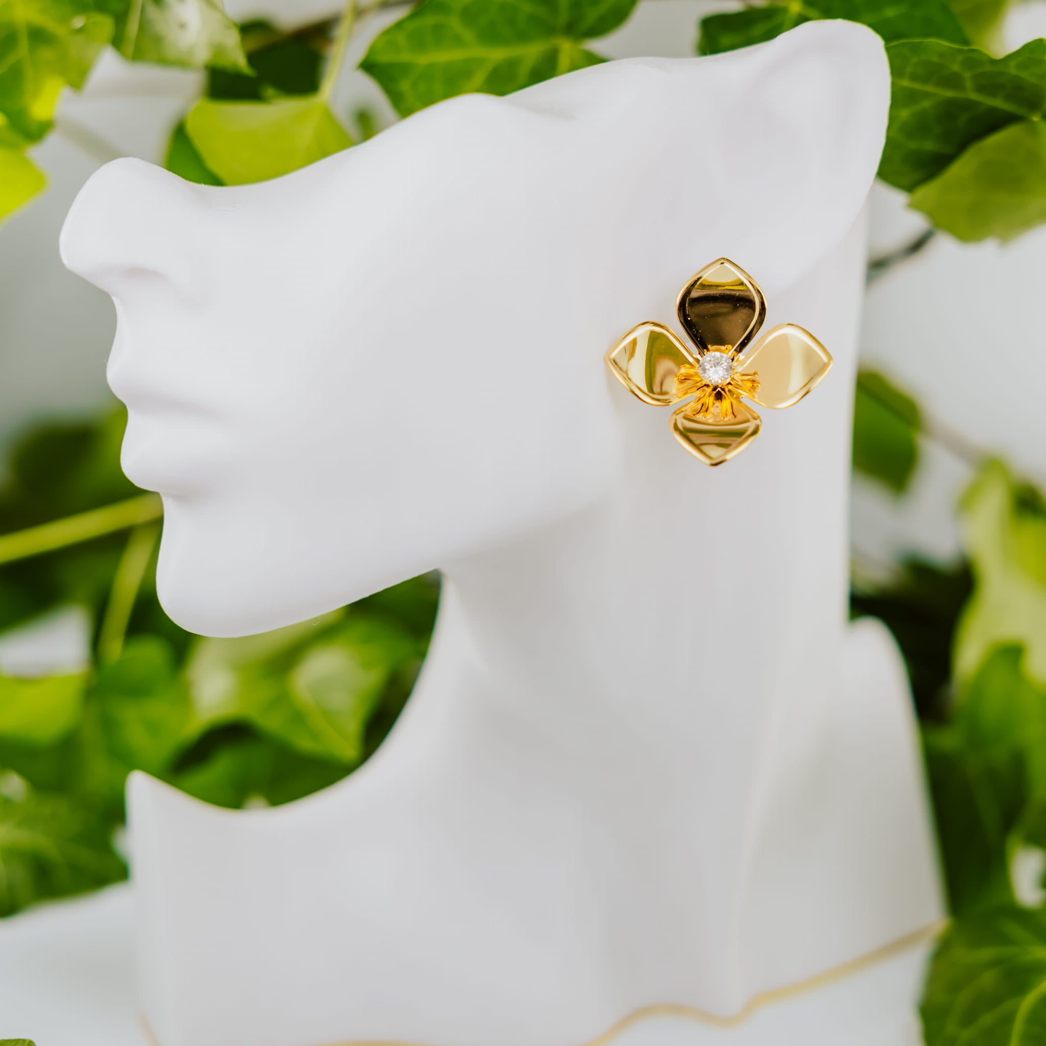 Kolczyki eleganckie złote płatki