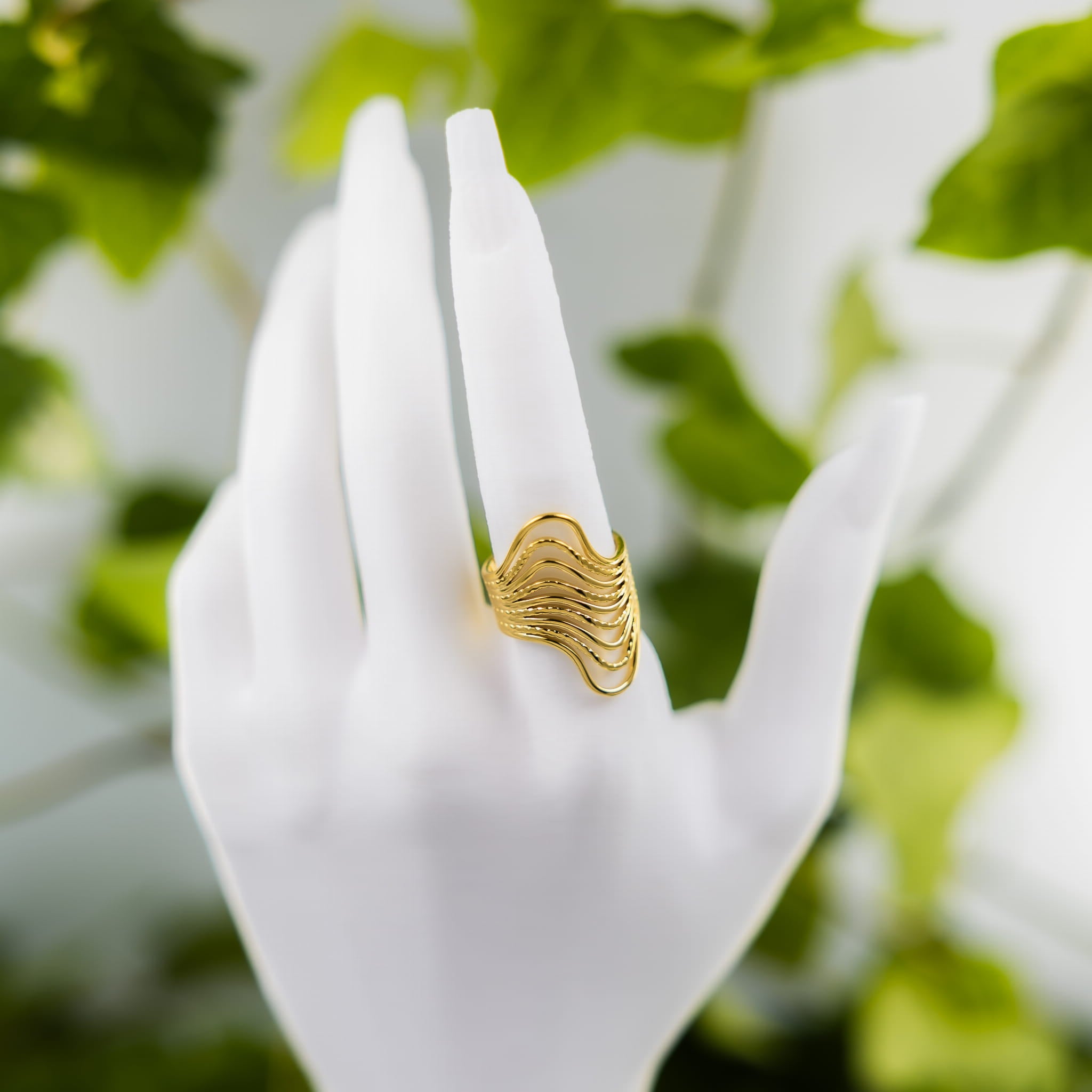 Pierścionek złoty fala elegancji