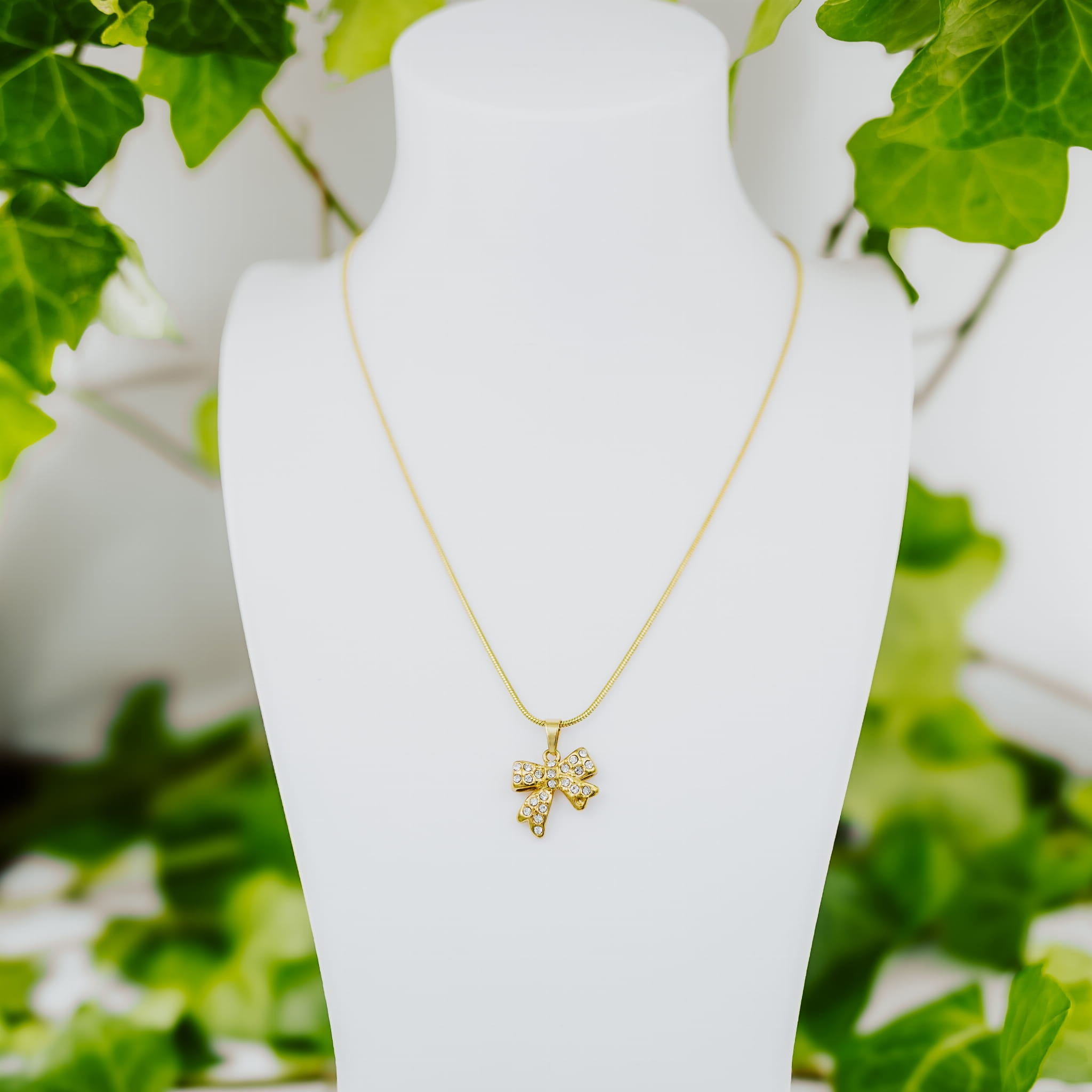 Naszyjnik z kokardką z cyrkoniami