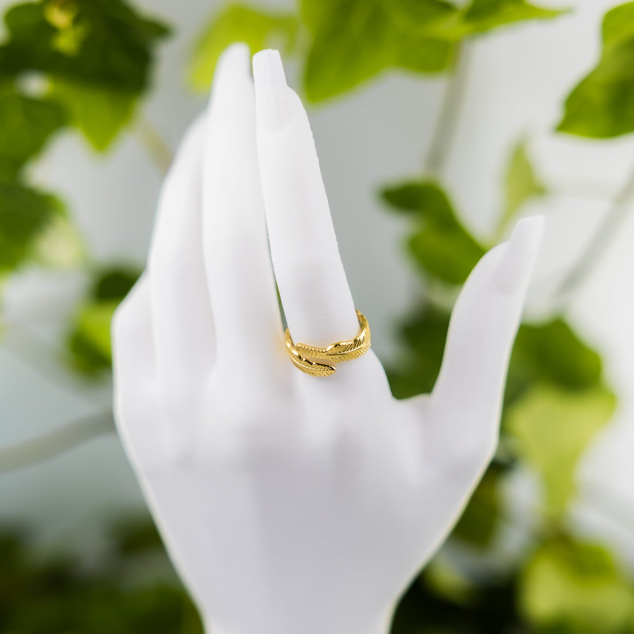 Pierścionek złoty z motywem piórka