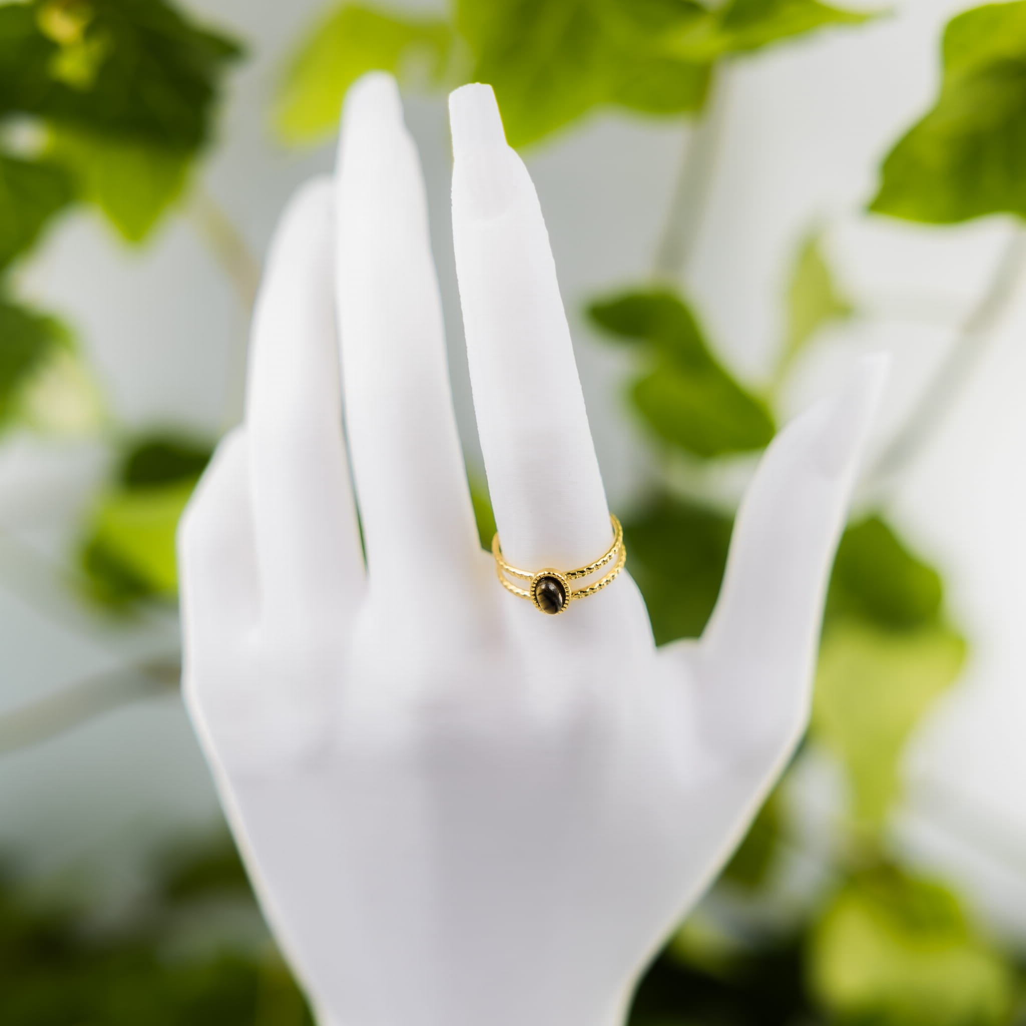 Pierścionek złoty z brązową ozdobą