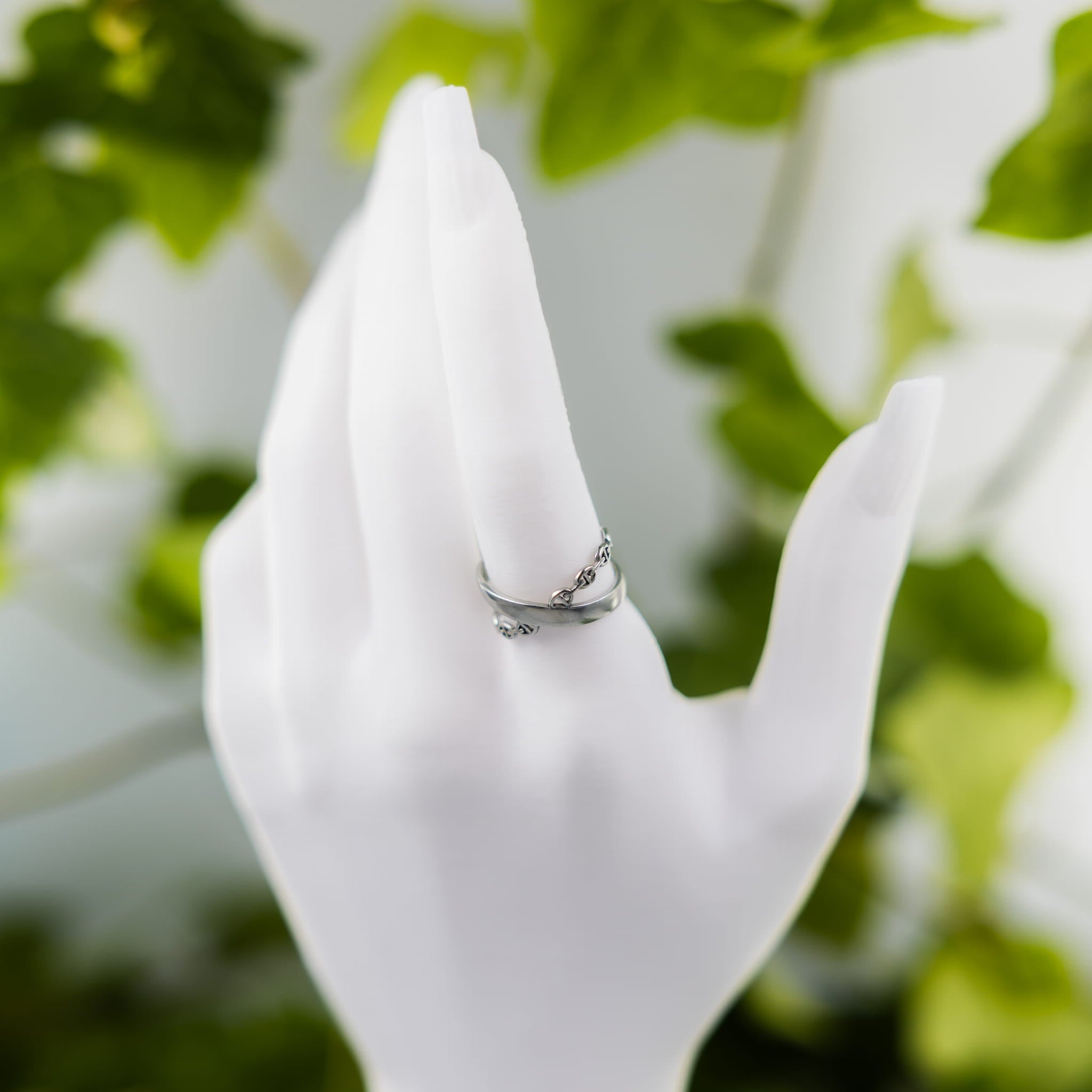 Srebrny pierścionek z motywem łańcucha