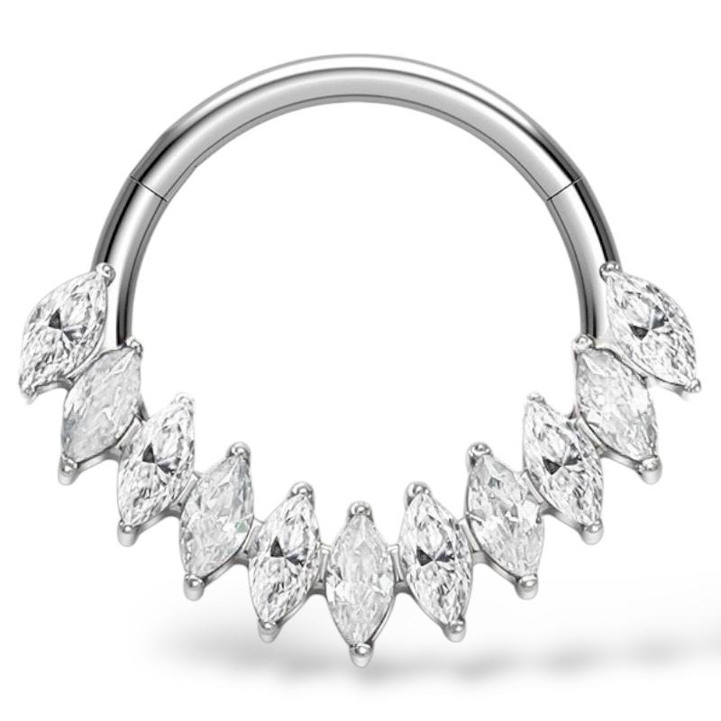 Tytanowy clicker z rzędem cyrkonii w szlifie markiza